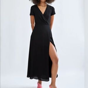 Aritzia Babaton Short Sleeve Wrap Dress with Slit Black Size Large